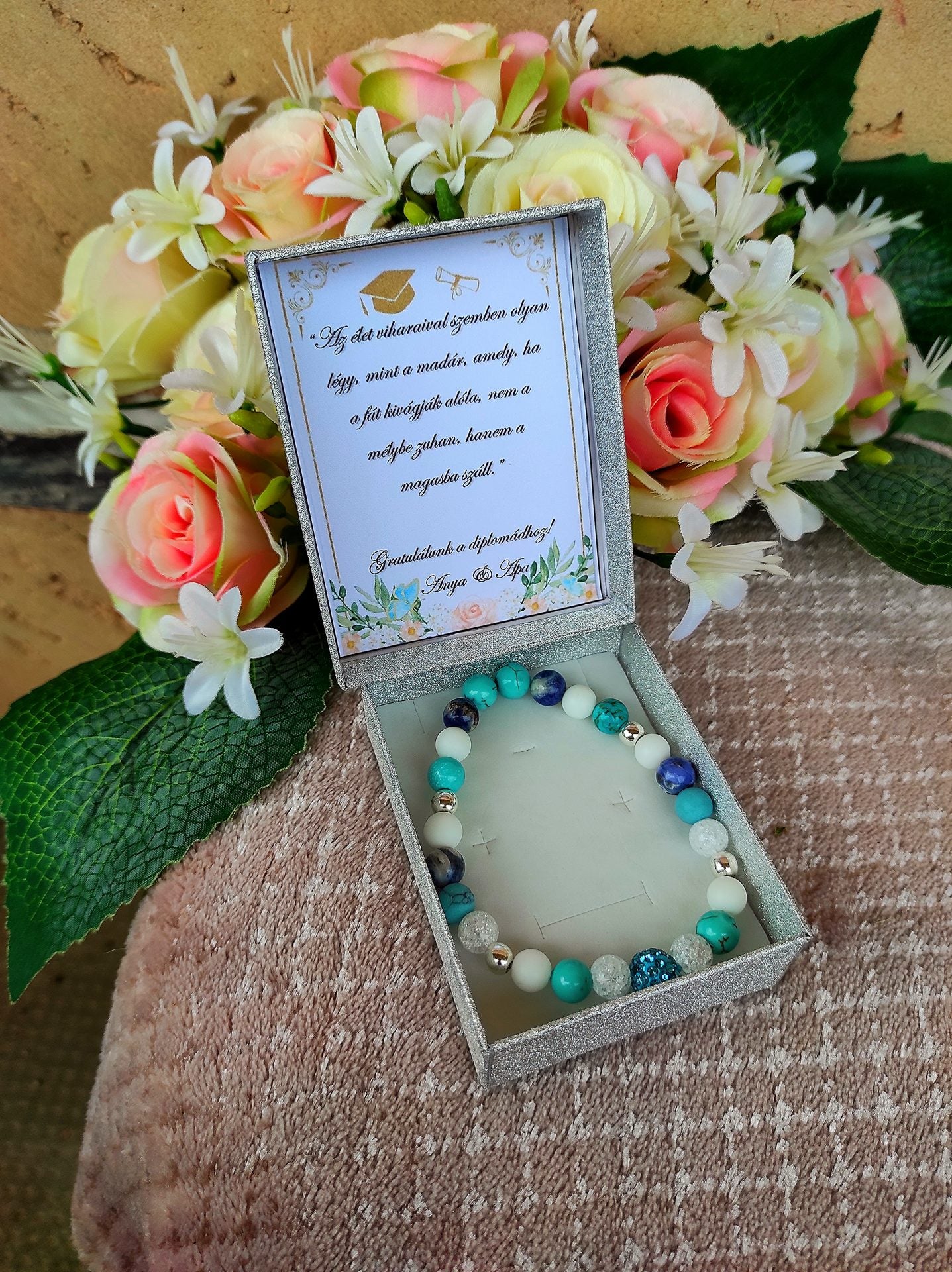 Diplomaosztóra ajándék türkiz karkötő